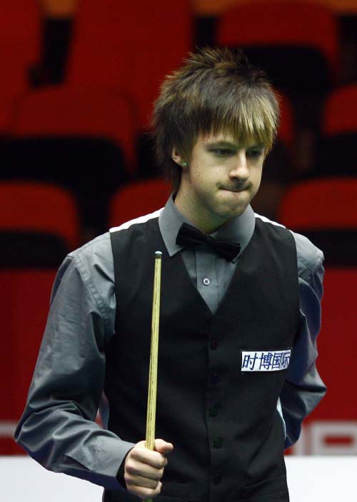 形成鲜明对 形成鲜明对