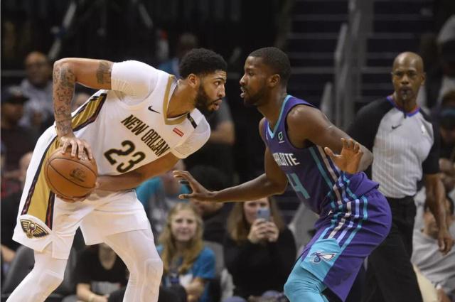 行冰敷与伸 行冰敷与伸