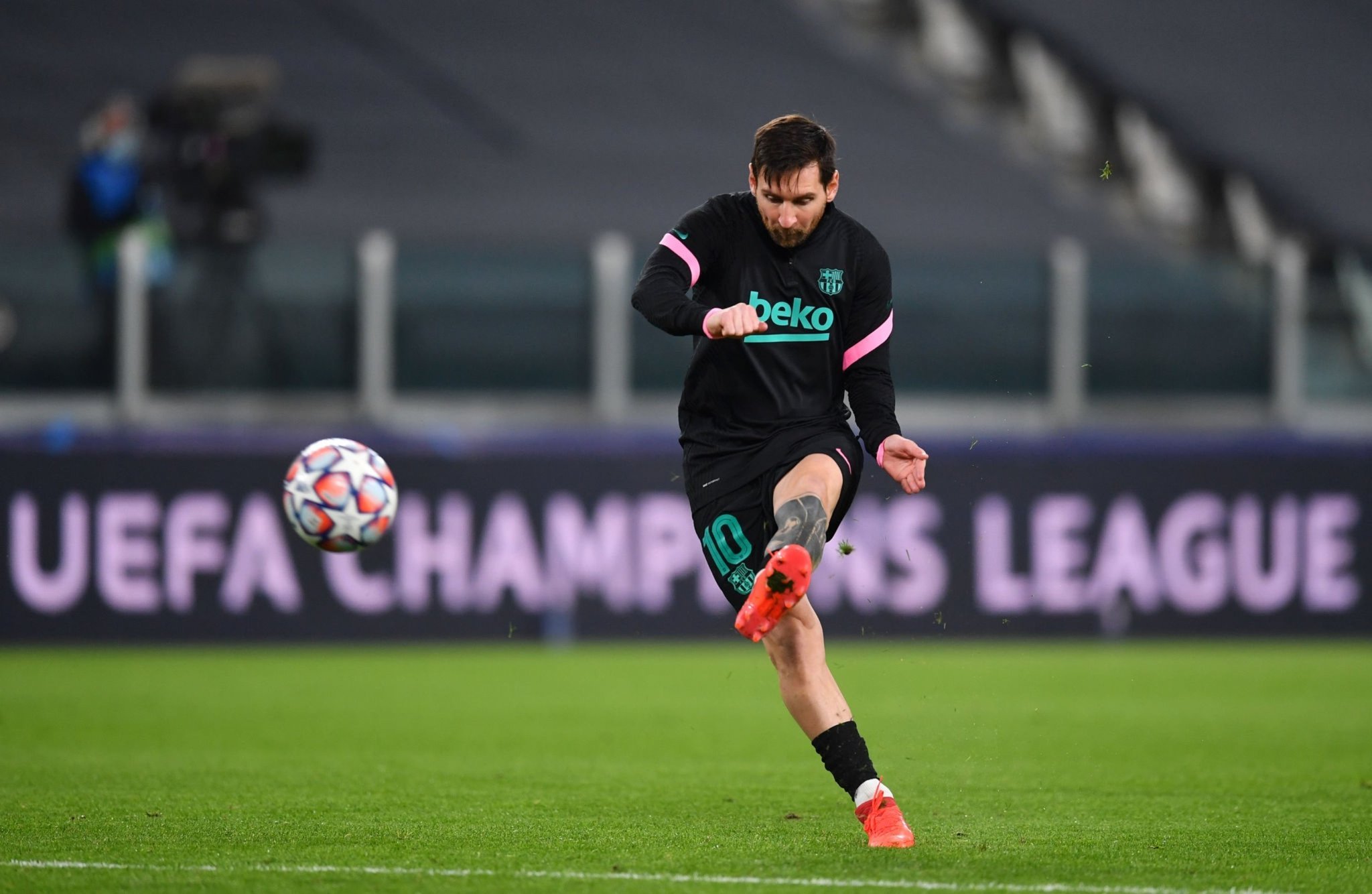 氛围中开打 氛围中开打